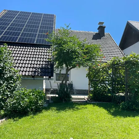 Arnold's Nest Vila *