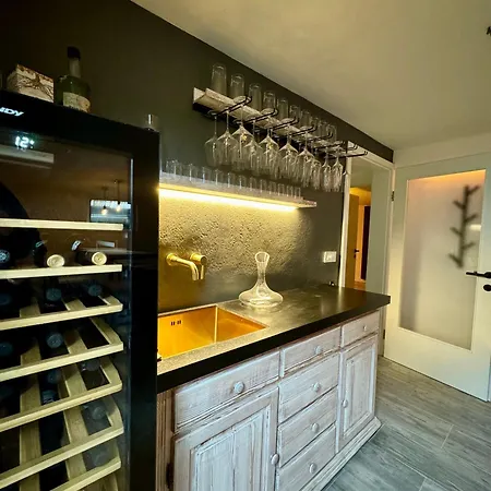 Arnold's Nest * Kotlje