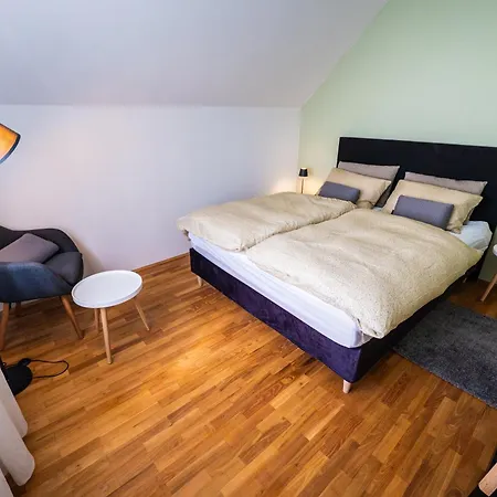 Arnold's Nest * Kotlje