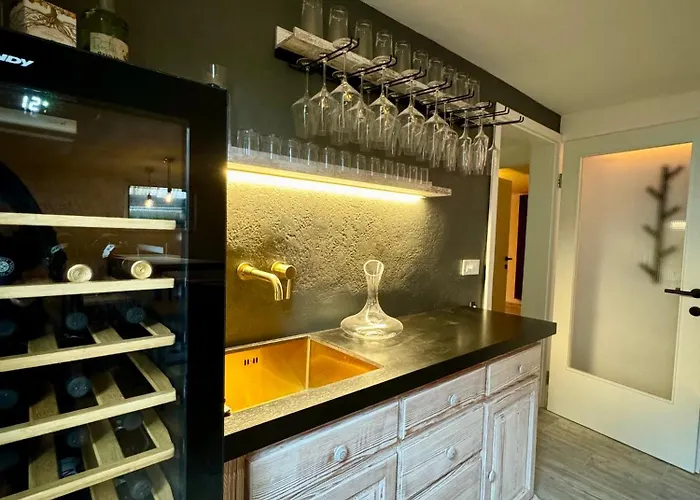 Arnold's Nest * Kotlje